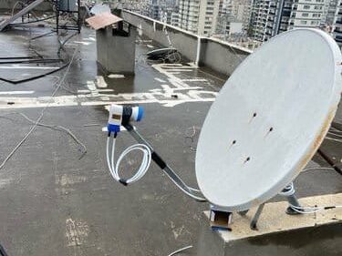 Adana uydu tamircisi-uydu kurulum Çatıdaki uydu antenleri ve manzara